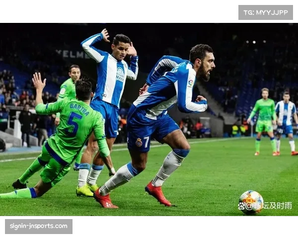 西班牙人雷达尔黄牌防守动作过大，后场纪律需改善